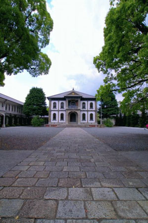 龍谷大学本館（旧西本願寺大教校）